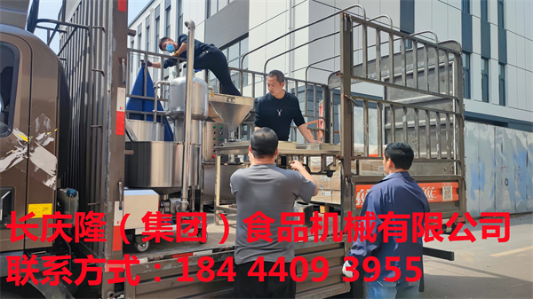 遼陽市王先生夫婦在長慶隆購買了大豆腐機、雙加熱豆漿鍋和150型單磨組合等設備，直接裝車發貨。祝王先生財源廣進，生意興?。?(5).jpg