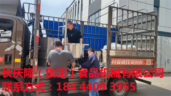 遼陽市王先生夫婦在長慶隆購買了大豆腐機、雙加熱豆漿鍋和150型單磨組合等設備，直接裝車發貨。祝王先生財源廣進，生意興??！ (4).jpg