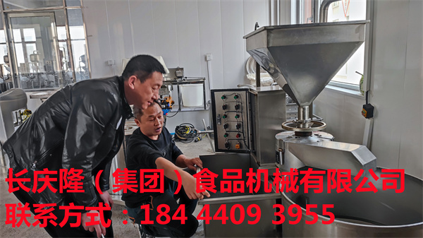 遼陽市王先生夫婦在長慶隆購買了大豆腐機、雙加熱豆漿鍋和150型單磨組合等設備，直接裝車發貨。祝王先生財源廣進，生意興??！ (6).jpg