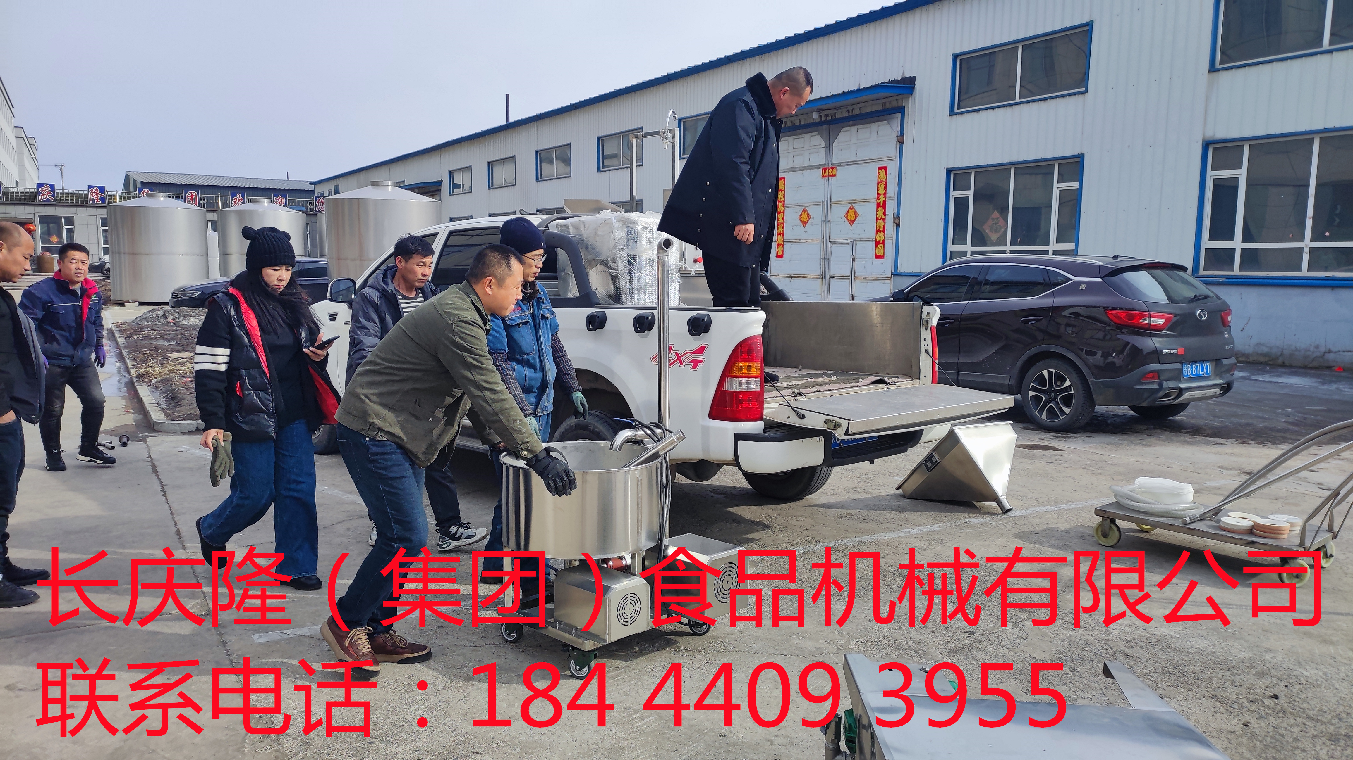 通遼客戶購買了150型單磨組合，36千瓦電鍋爐等豆腐機(jī)設(shè)備現(xiàn)場簽約交款，長慶隆祝客戶生意興隆通四海，財(cái)源茂盛達(dá)三江 (2)_副本.jpg