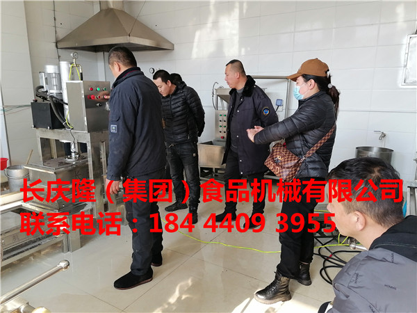 新年新開始，北大湖客戶開年就來到長慶隆，購買的全自動(dòng)中型全自動(dòng)干豆腐機(jī)設(shè)備，技術(shù)已經(jīng)學(xué)習(xí)完成，設(shè)備直接裝車發(fā)走了！長慶隆祝您生意興隆通四海，財(cái)源茂盛達(dá)三江 (3).jpg