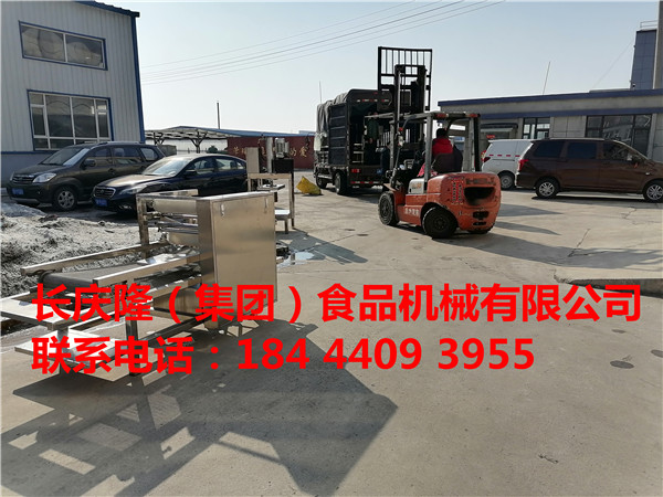 新年新開始，北大湖客戶開年就來到長慶隆，購買的全自動(dòng)中型全自動(dòng)干豆腐機(jī)設(shè)備，技術(shù)已經(jīng)學(xué)習(xí)完成，設(shè)備直接裝車發(fā)走了！長慶隆祝您生意興隆通四海，財(cái)源茂盛達(dá)三江 (2).jpg