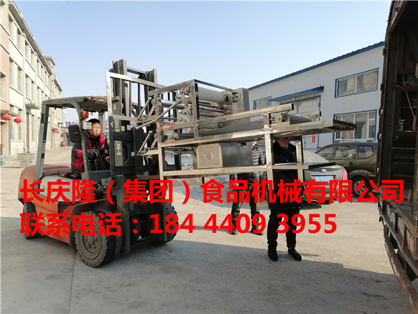 新年新開始，北大湖客戶開年就來到長慶隆，購買的全自動(dòng)中型全自動(dòng)干豆腐機(jī)設(shè)備，技術(shù)已經(jīng)學(xué)習(xí)完成，設(shè)備直接裝車發(fā)走了！長慶隆祝您生意興隆通四海，財(cái)源茂盛達(dá)三江 (6).jpg