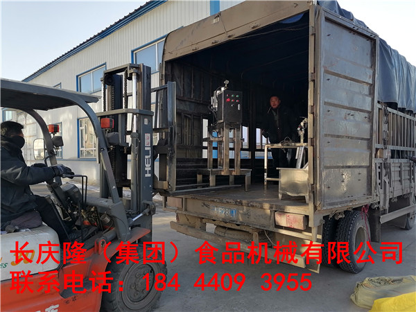 磐石客戶家里是養牛的，想增加豆制品項目，形成復合式經濟模式，做豆腐的豆渣是喂牛的最佳飼料，做出的豆腐也是日常消耗品，可以直接變現，經過多方考察后，在長慶隆購買了小型全自動干豆腐生產線，氣動大豆.jpg