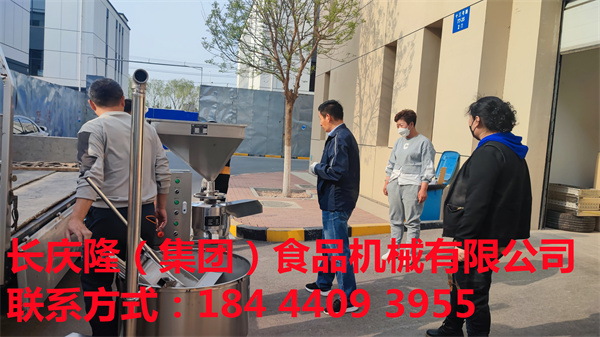 沈陽(yáng)市張女士在長(zhǎng)慶隆購(gòu)買了大豆腐機(jī)、燃?xì)忮仩t、煮漿鍋、磨漿機(jī)全套設(shè)備。祝張女士生意興隆，財(cái)源廣進(jìn)！ (8).jpg