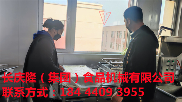 沈陽(yáng)市張女士在長(zhǎng)慶隆購(gòu)買了大豆腐機(jī)、燃?xì)忮仩t、煮漿鍋、磨漿機(jī)全套設(shè)備。祝張女士生意興隆，財(cái)源廣進(jìn)！ (6).jpg