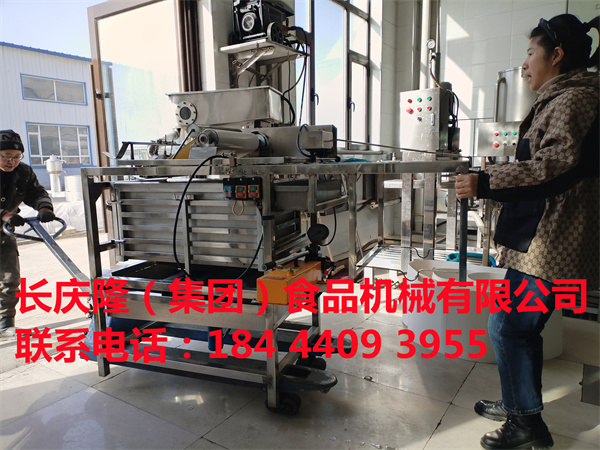 敦化李先生通過微信訂購的150型單磨組合，60型燃氣雙加熱煮漿鍋，大型干豆腐機等全套設備，裝車發貨了，長慶隆祝您生意興隆，財源廣進。 (4).jpg