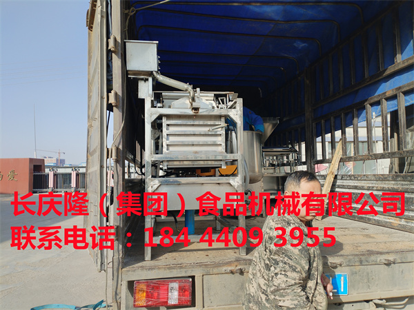 敦化李先生通過微信訂購的150型單磨組合，60型燃氣雙加熱煮漿鍋，大型干豆腐機等全套設備，裝車發貨了，長慶隆祝您生意興隆，財源廣進。 (6).jpg