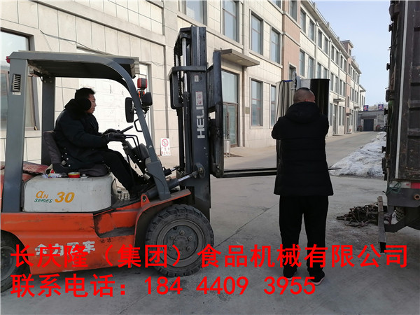 黑龍江七臺河村委會，為帶動當地經濟，多方走訪考察后，在長慶隆購買了仿手工干豆腐機，大豆腐機全套設備，已經裝車發貨了，長慶隆感謝您的認可與支持。 (5).jpg