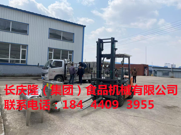 客戶全套豆制品設備正在裝車中 (2).jpg