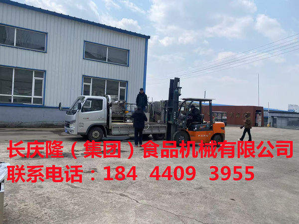 客戶全套豆制品設備正在裝車中 (1).jpg