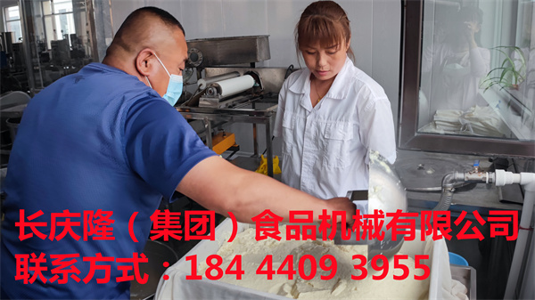 吉林省伊通縣孫先生購買了大豆腐機全套設備，學習圓滿結束。祝您想事成、生意興隆！ (1).jpg