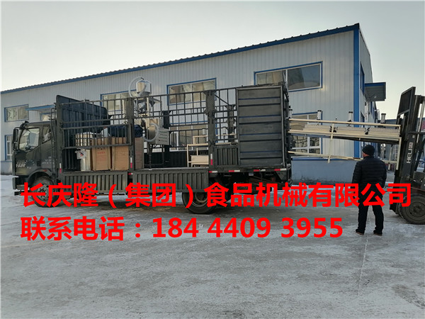 遼寧營口客戶氣動大豆腐機全套設備裝車發貨了 (1).jpg