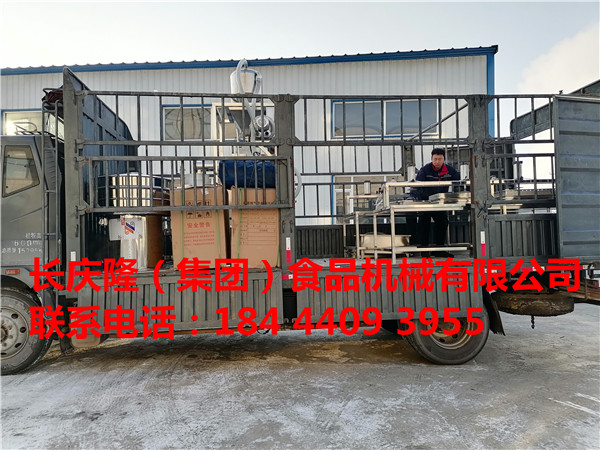 遼寧營口客戶氣動大豆腐機全套設備裝車發貨了 (7).jpg