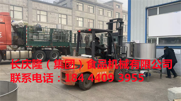 輝南客戶在長慶隆購買了大型干豆腐機，大豆腐機等全套豆制品設備，設備已經裝車發走了，長慶隆祝您生意興隆通四海，財源茂盛達三江。 (7).jpg