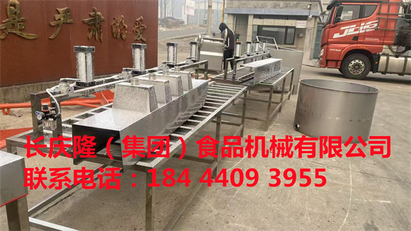 輝南客戶在長慶隆購買了大型干豆腐機，大豆腐機等全套豆制品設備，設備已經裝車發走了，長慶隆祝您生意興隆通四海，財源茂盛達三江。 (9).jpg