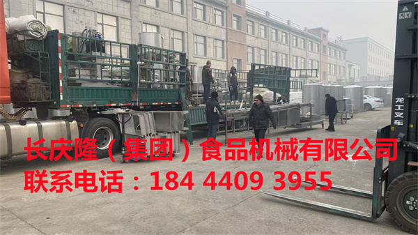 輝南客戶在長慶隆購買了大型干豆腐機，大豆腐機等全套豆制品設備，設備已經裝車發走了，長慶隆祝您生意興隆通四海，財源茂盛達三江。 (11).jpg