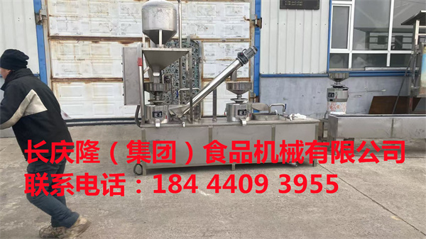 輝南客戶在長慶隆購買了大型干豆腐機，大豆腐機等全套豆制品設備，設備已經裝車發走了，長慶隆祝您生意興隆通四海，財源茂盛達三江。 (6).jpg