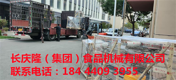 沈陽(yáng)查先生在長(zhǎng)慶隆公司購(gòu)買了150型單磨組合磨漿機(jī)、煮漿鍋、燃?xì)忮仩t、大豆腐機(jī)和仿手工干豆腐機(jī)等全套設(shè)備，開始學(xué)習(xí)！！ (7).jpg