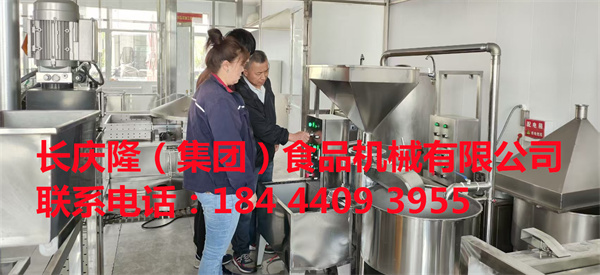 沈陽(yáng)查先生在長(zhǎng)慶隆公司購(gòu)買了150型單磨組合磨漿機(jī)、煮漿鍋、燃?xì)忮仩t、大豆腐機(jī)和仿手工干豆腐機(jī)等全套設(shè)備，開始學(xué)習(xí)！！ (4).jpg