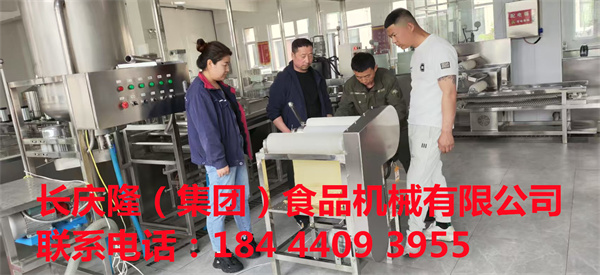 沈陽(yáng)查先生在長(zhǎng)慶隆公司購(gòu)買了150型單磨組合磨漿機(jī)、煮漿鍋、燃?xì)忮仩t、大豆腐機(jī)和仿手工干豆腐機(jī)等全套設(shè)備，開始學(xué)習(xí)！！ (8).jpg