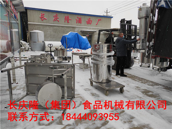 河北滄州客戶大豆腐機全套設備裝車發(fā)貨 (1).jpg