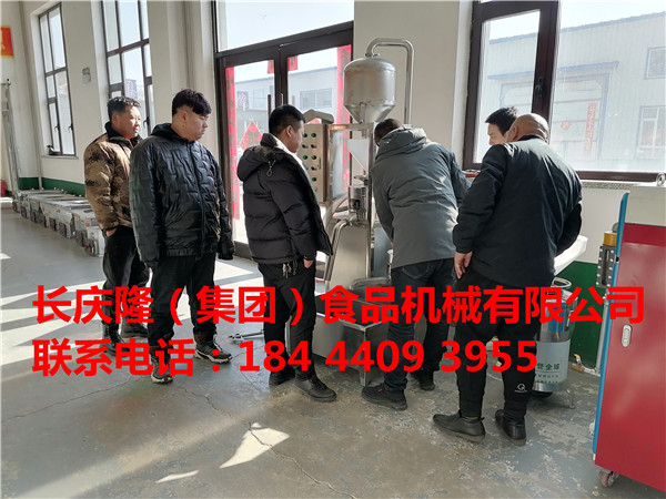 開門大吉松原客戶關注長慶隆有一段時間了，過完年剛上班就直接來到長慶隆購買了立式雙聯磨漿機組合，雙加熱煮漿鍋設備。長慶隆祝您，2022財源廣進，心想事成。 (6).jpg
