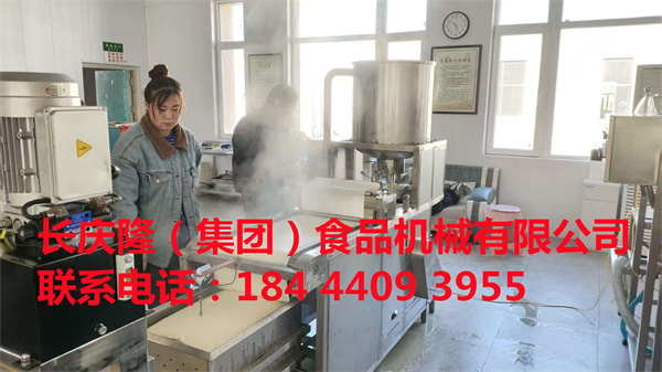 大連瓦房店村委會(huì)在長慶隆公司購買了大豆腐機(jī)，干豆腐機(jī)全套設(shè)備，裝車發(fā)貨，長慶隆祝?您生意興隆，財(cái)源廣進(jìn)，開業(yè)大吉 (4).jpg