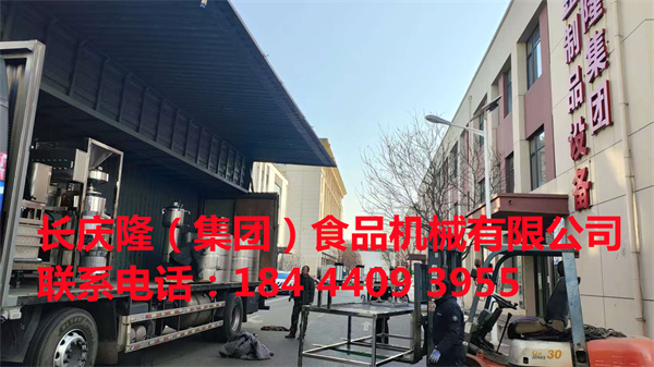 大連瓦房店村委會(huì)在長慶隆公司購買了大豆腐機(jī)，干豆腐機(jī)全套設(shè)備，裝車發(fā)貨，長慶隆祝?您生意興隆，財(cái)源廣進(jìn)，開業(yè)大吉 (5).jpg