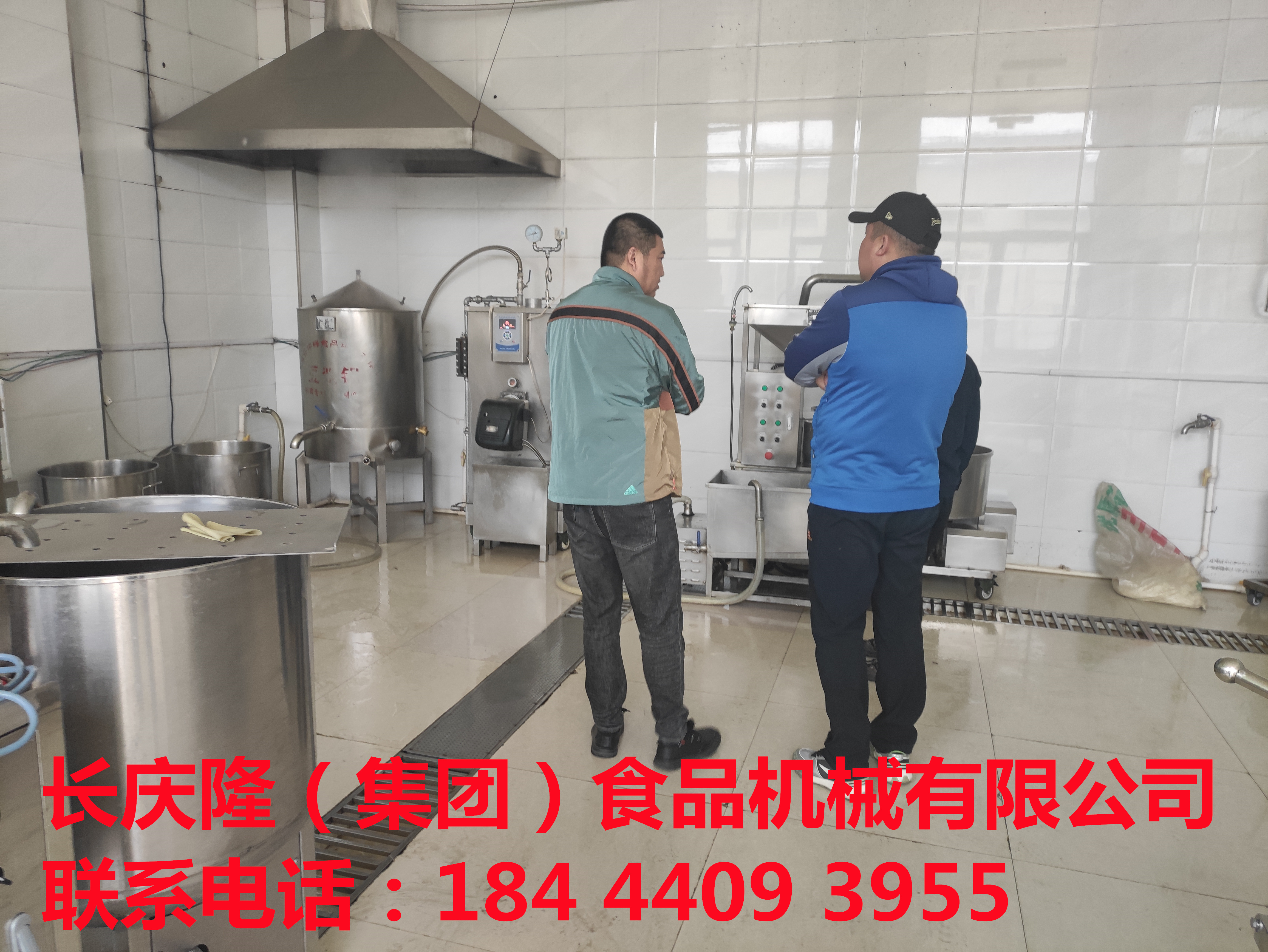 內蒙古莫奇客戶走訪多家豆制品廠后，來到長慶隆考察豆腐機設備，對設備與服務特別滿意，立即定購中型豆腐機生產線簽約完成，感謝客戶對長慶隆的支持與信任，長慶隆祝客戶生意興隆通四海，財源茂盛達三江！ (3)_副本.jpg
