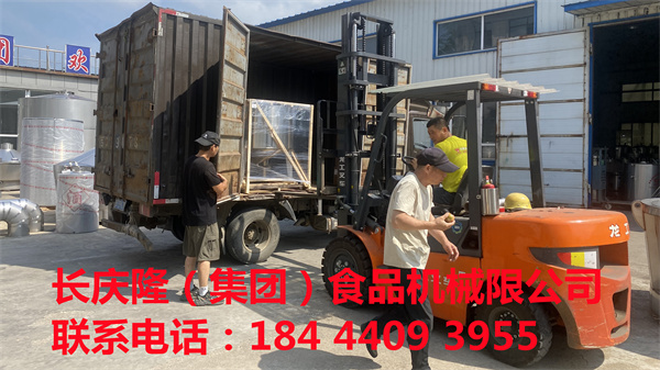 黑龍江客戶購買的全套豆腐機設(shè)備，裝車發(fā)貨，長慶隆祝您生意興隆，財源廣進。.jpg