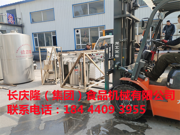 內蒙古興安盟張先生追求鐵鍋熬制的傳統煮漿味道，來到長慶隆訂購了鐵鍋煮漿鍋，150型雙聯磨漿機等全套設備裝車發貨，長慶隆祝您生意興隆，開業大吉 (2).jpg