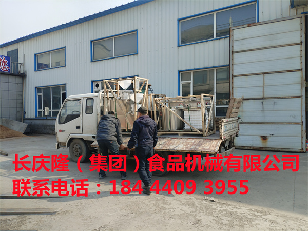 內蒙古興安盟張先生追求鐵鍋熬制的傳統煮漿味道，來到長慶隆訂購了鐵鍋煮漿鍋，150型雙聯磨漿機等全套設備裝車發貨，長慶隆祝您生意興隆，開業大吉 (1).jpg