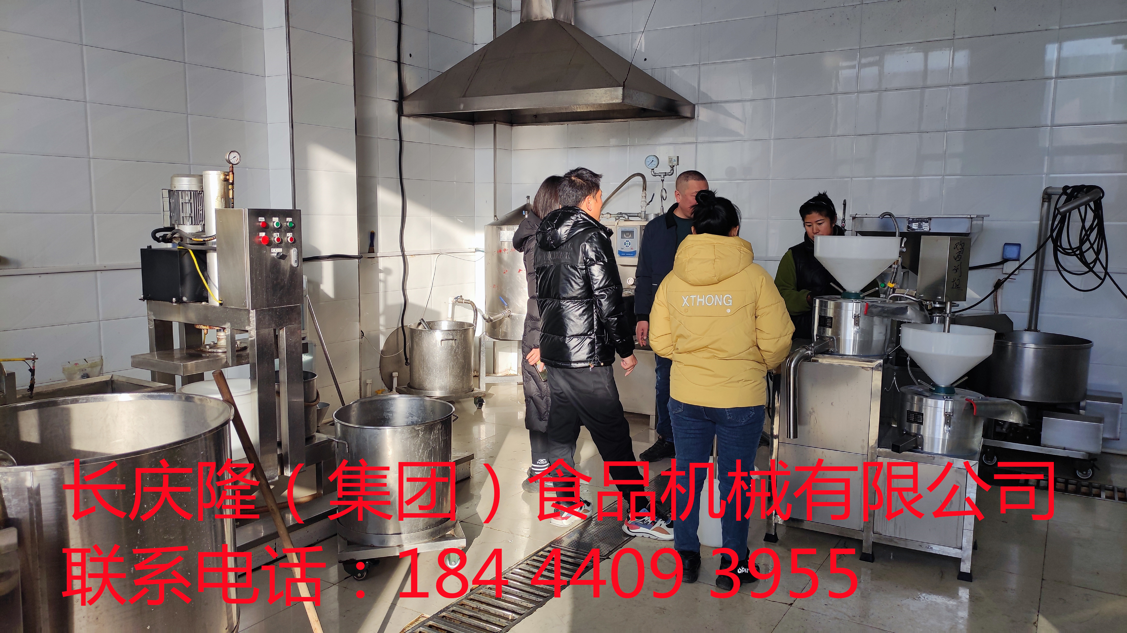 雞西劉老板購買大豆腐機全套設備正在簽約中，感謝客戶對長慶隆的支持與信任，長慶隆祝客戶生意興隆財源廣進，創業致富！ (2)_副本.jpg