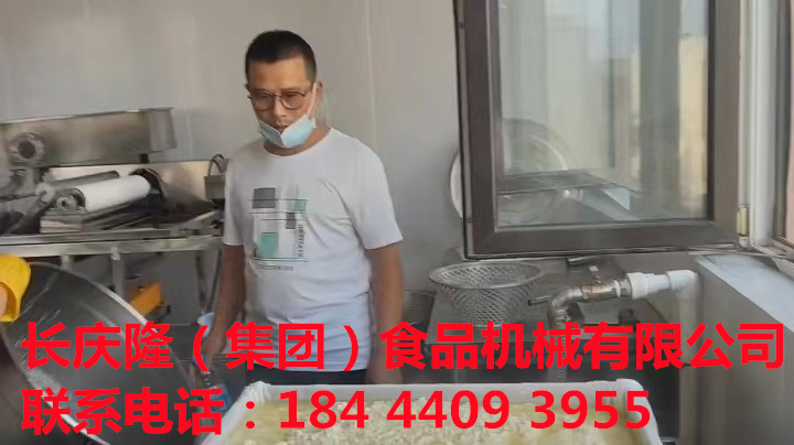 福建邱先生坐飛機來到長慶隆購買了大豆腐機設備，深加工設備等。長慶隆祝您生意興隆財源滾滾來！ (3).jpg