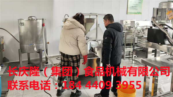 黑龍江伊春劉先生在長慶隆公司購買了150型單磨組合磨漿機、雙加熱煮漿鍋、仿手工干豆腐機、氣動大豆腐機等全套設備，正在簽單中 (3).jpg