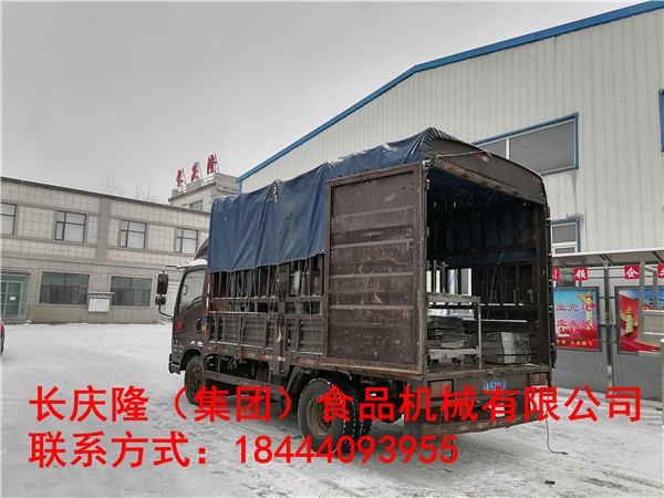 加格達奇關先生在沈陽總部購買了四工位氣動大豆腐機，150型單磨漿機組合，100型燃氣雙加熱豆漿鍋等全套設備，現在學習中0 (4).jpg