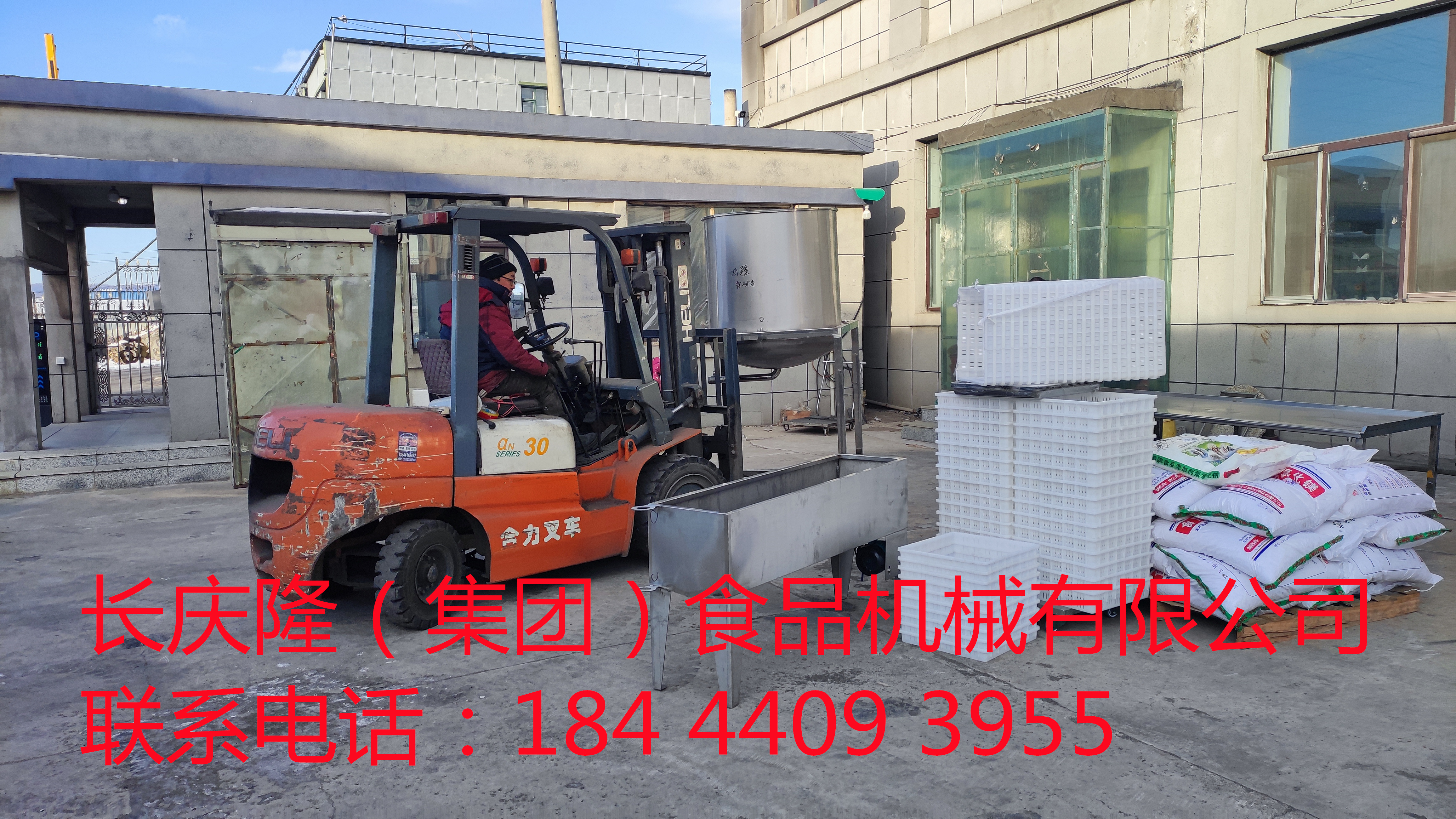 新疆哈密徐先生訂購的中型高配置干豆腐機(jī)，大豆腐機(jī)全套設(shè)備裝車發(fā)貨，長慶隆祝您生意興隆，財(cái)源滾滾來 (3)_副本.jpg