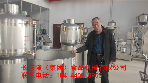 白城市趙先生在沈陽購買了雙連磨漿機(jī)、80型燃?xì)怆p加熱豆?jié){鍋、四工位氣動(dòng)大豆腐機(jī)等全套設(shè)備，當(dāng)天裝車發(fā)貨。 (4).jpg
