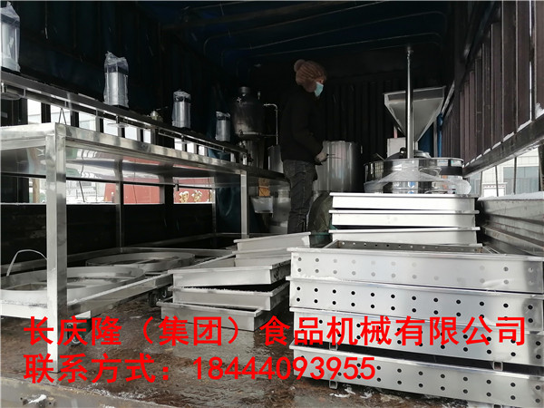 加格達奇關先生在沈陽總部購買了四工位氣動大豆腐機，150型單磨漿機組合，100型燃氣雙加熱豆漿鍋等全套設備，現在學習中0 (3).jpg