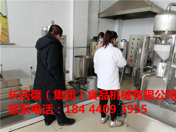 加格達奇趙先生夫婦訂購了仿手工干豆腐機、大豆腐機等全套豆制品設備，實操學習馬上結(jié)束，豆制品創(chuàng)業(yè)走起。長慶隆祝您財源廣進，心想事成。 (1).jpg