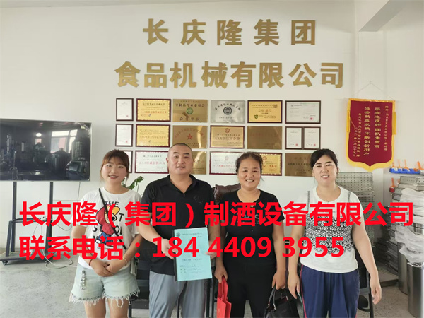 遼寧鐵嶺王先生在長慶隆公司購買了150型真空吸豆臥室雙聯磨漿機、雙加熱煮漿鍋、小型全自動干豆腐機、氣動大豆腐機等全套設備學習完畢直接裝車發貨，長慶隆祝?王先生生意興隆，財源廣進，開業大吉 (4).jpg