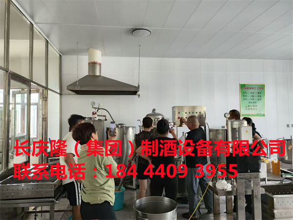 遼寧鐵嶺王先生在長慶隆公司購買了150型真空吸豆臥室雙聯磨漿機、雙加熱煮漿鍋、小型全自動干豆腐機、氣動大豆腐機等全套設備學習完畢直接裝車發貨，長慶隆祝?王先生生意興隆，財源廣進，開業大吉 (3).jpg
