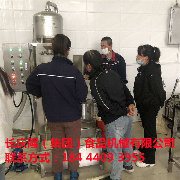 松原客戶購買大豆腐機、干豆腐機全套豆制品設備，實操學習馬上完成，豆制品創業從長慶隆開始。長慶隆祝您生意興隆。 (2).jpg