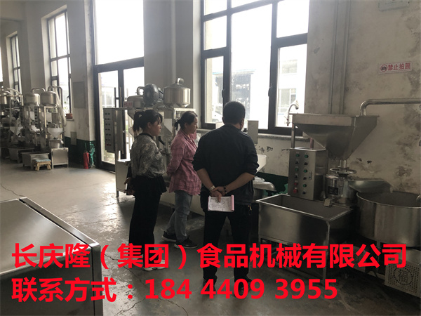 松原客戶購買大豆腐機、干豆腐機全套豆制品設備，實操學習馬上完成，豆制品創業從長慶隆開始。長慶隆祝您生意興隆。 (8).jpg
