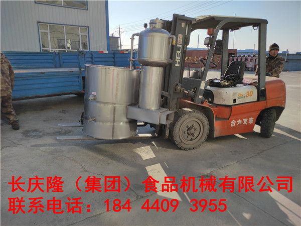 安圖客戶楊先生訂購的150型真空吸豆雙聯(lián)磨漿機組，60型燃煤雙加熱煮漿鍋，二工位大豆腐機等全套設備現(xiàn)在裝車發(fā)貨中，長慶隆祝您生意興隆 (3).jpg