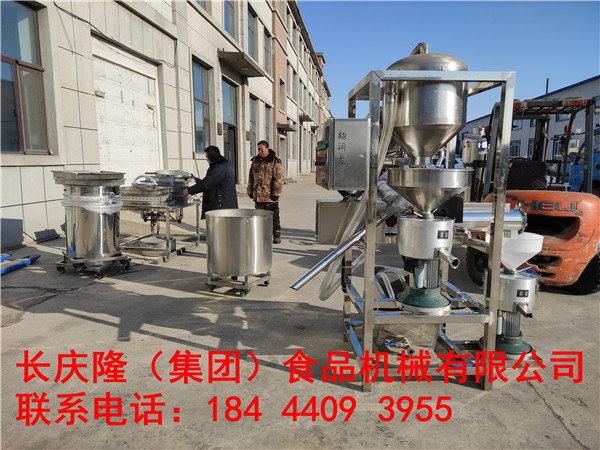 安圖客戶楊先生訂購的150型真空吸豆雙聯(lián)磨漿機組，60型燃煤雙加熱煮漿鍋，二工位大豆腐機等全套設備現(xiàn)在裝車發(fā)貨中，長慶隆祝您生意興隆 (5).jpg