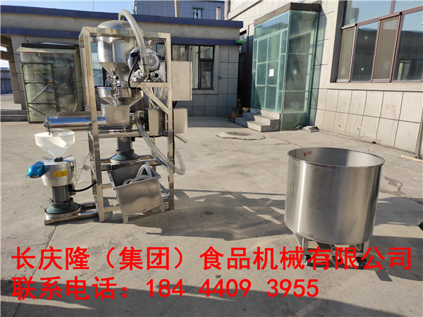安圖客戶楊先生訂購的150型真空吸豆雙聯(lián)磨漿機組，60型燃煤雙加熱煮漿鍋，二工位大豆腐機等全套設備現(xiàn)在裝車發(fā)貨中，長慶隆祝您生意興隆 (4).jpg