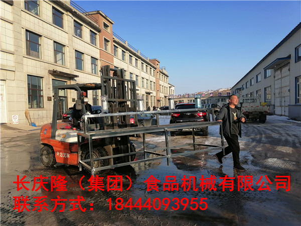 遼中劉先生全自動干豆腐生產線，大豆腐生產線全套設備裝車發走了。長慶隆祝您財源廣進，心想事成。 (5).jpg