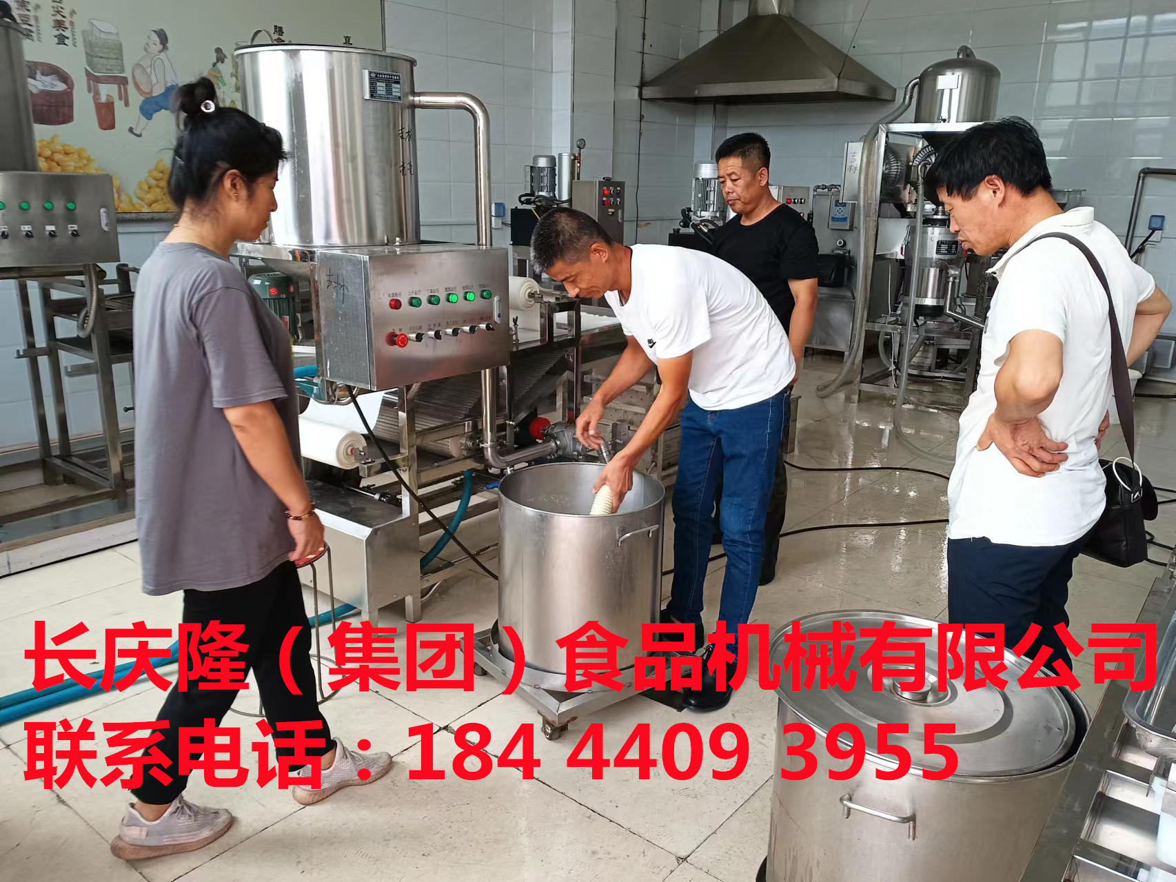 吉林客戶購買的全自動小型干豆腐機設備大豆腐機設備，200型雙聯磨漿機組，氣動兩工位大豆腐機設備，煮漿設備等。并學習相關技術，感謝您對長慶隆的支持與信任，祝您的以后的事業順風順水，財源滾滾！ (2).jpg